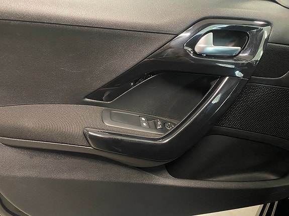 Peugeot 208 16 of 17