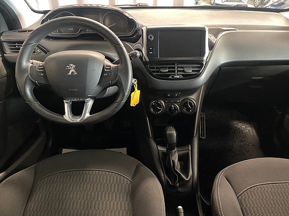 Peugeot 208 8 of 17