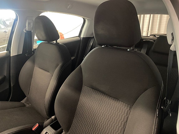 Peugeot 208 9 of 17