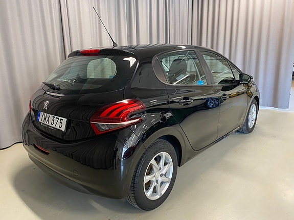 Peugeot 208 5 of 17