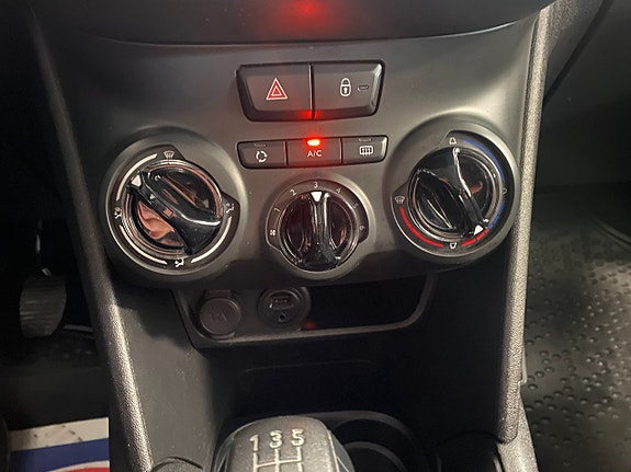 Peugeot 208 13 of 17