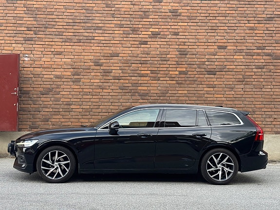 Volvo V60 2 of 25