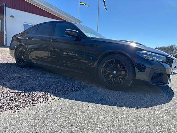 BMW 520d 2 of 5