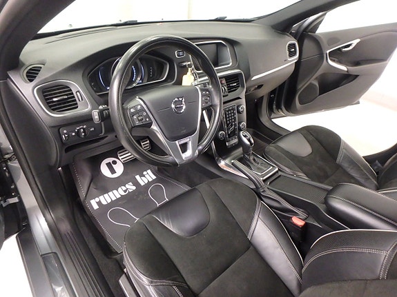 Volvo V40 8 of 21