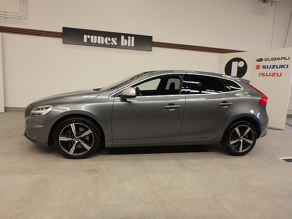 Volvo V40 2 of 5