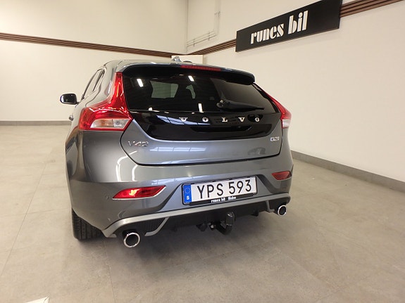 Volvo V40 4 of 5
