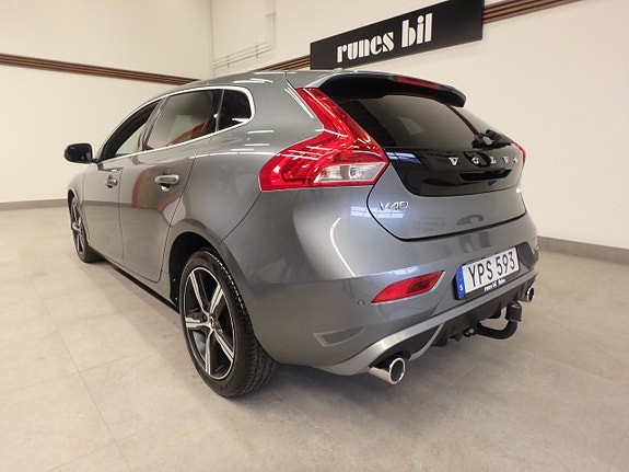 Volvo V40 3 of 5