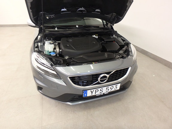 Volvo V40 13 of 21