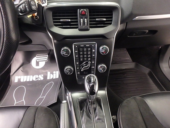 Volvo V40 11 of 21