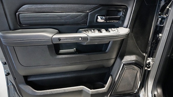 Dodge RAM 2500 22 of 24