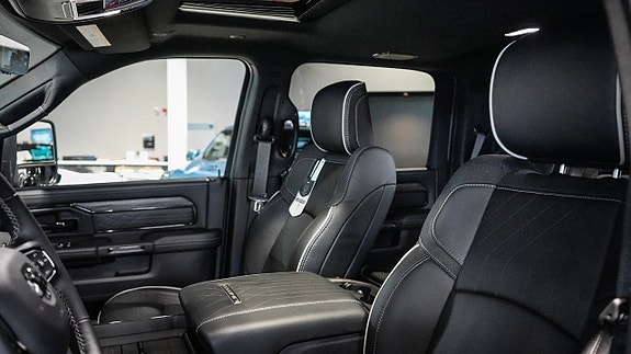 Dodge RAM 2500 21 of 24