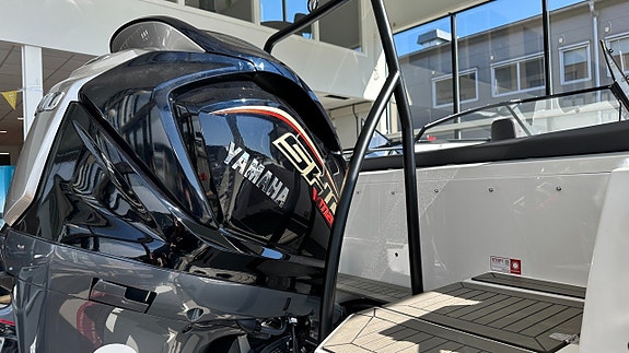 AMT 210 BR Yamaha VF200 V-MAX -26 12 of 15