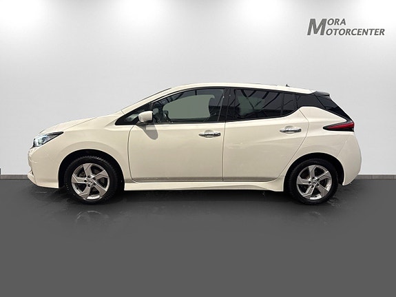 Nissan Leaf 4 of 5