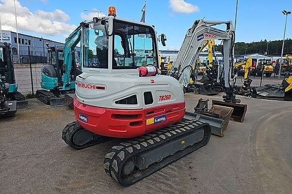 Takeuchi TB260 Rototilt & 3 skopor