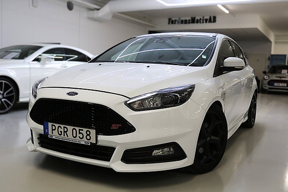 Ford Focus 2 of 27