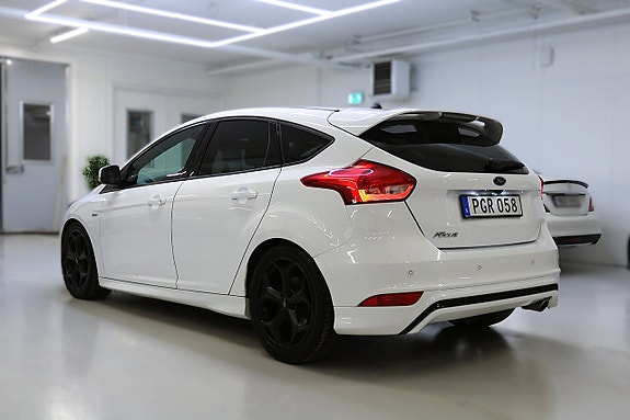 Ford Focus 8 of 27