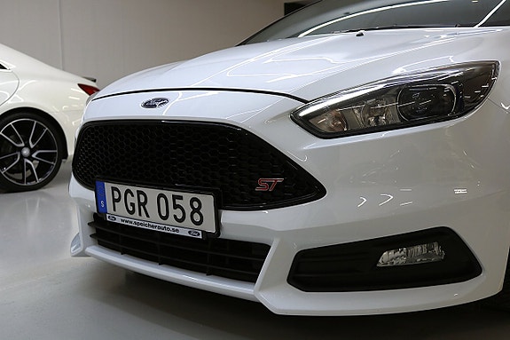Ford Focus 3 of 27