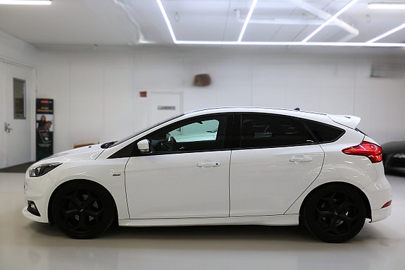Ford Focus 10 of 27