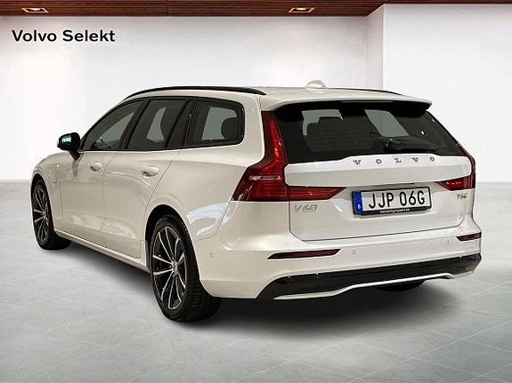 Volvo V60 2 of 15