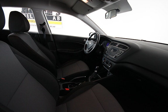 Hyundai i20 3 of 5