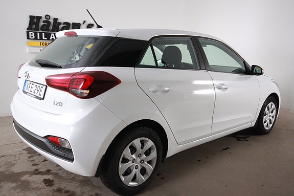 Hyundai i20 2 of 5