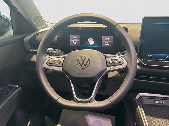 Volkswagen T-Roc 10 of 17