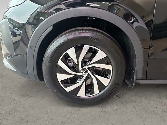 Volkswagen T-Roc 6 of 17
