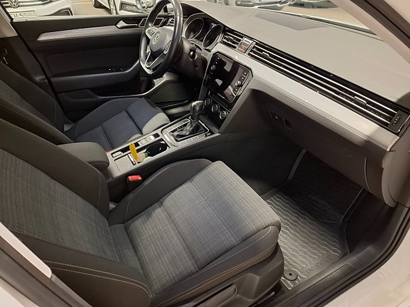 Volkswagen Passat 10 of 13