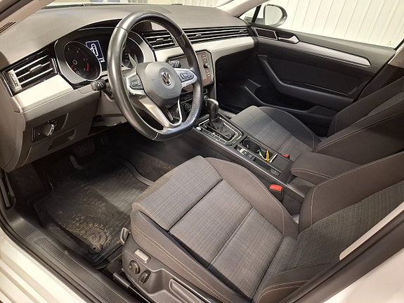 Volkswagen Passat 9 of 13