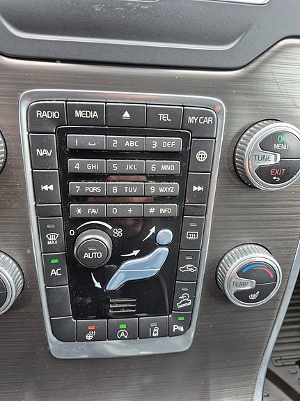 Volvo XC70 6 of 9