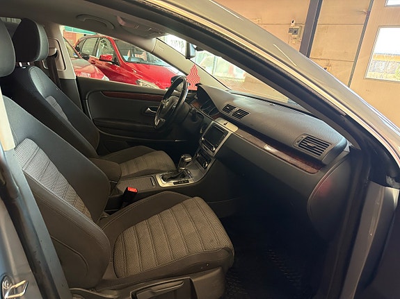 Volkswagen Passat CC 8 of 10