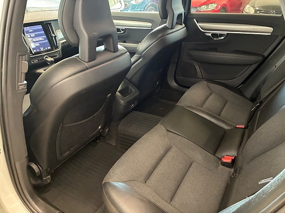 Volvo V90 16 of 23