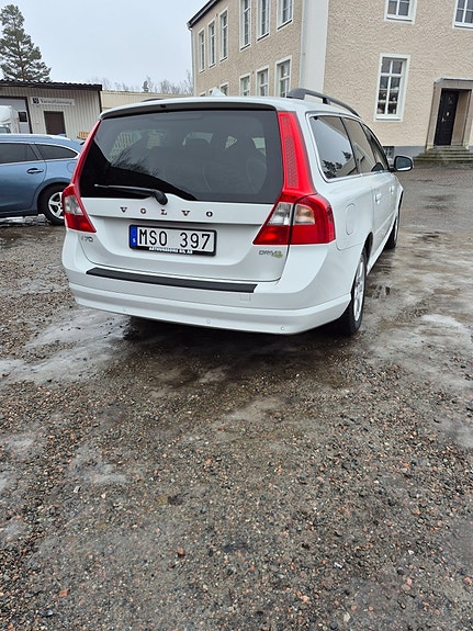 Volvo V70 4 of 5