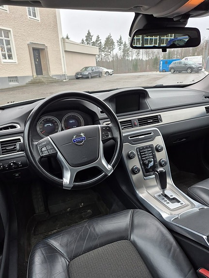Volvo V70 6 of 8