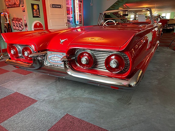 Ford Thunderbird 7 of 17