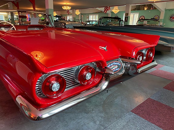 Ford Thunderbird 6 of 17