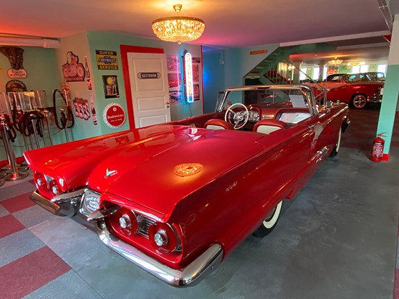 Ford Thunderbird 8 of 17
