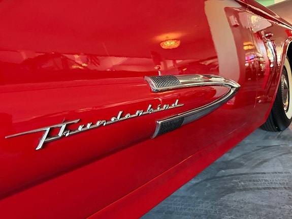Ford Thunderbird 2 of 17