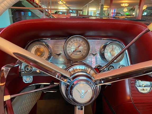 Ford Thunderbird 14 of 17