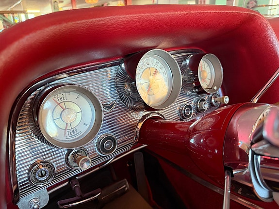 Ford Thunderbird 16 of 17