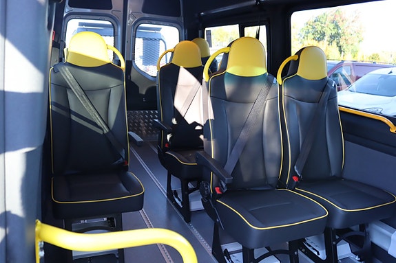 Mercedes-Benz Sprinter 319 8 of 13