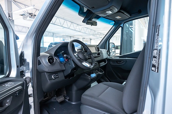 Mercedes-Benz Sprinter 319 3 of 13