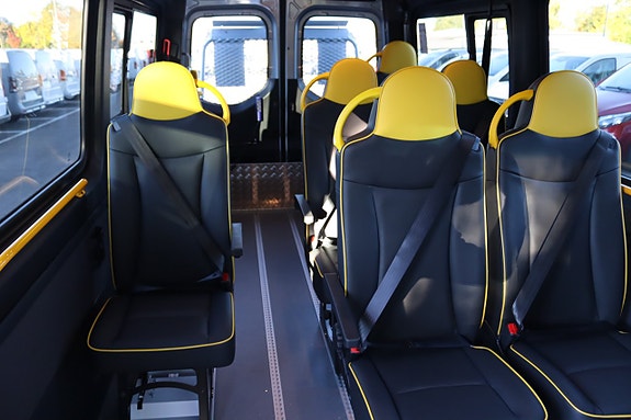 Mercedes-Benz Sprinter 319 9 of 13