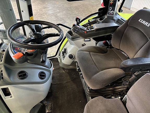 CLAAS Arion 660 CMATIC 10 of 17