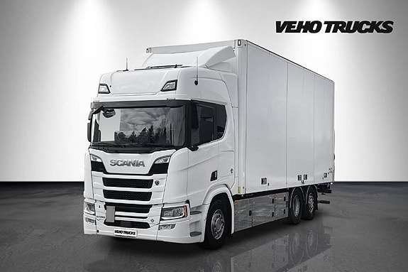 Scania R 590 6x2 Fjärrtransportfordon