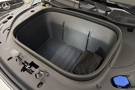 Mercedes-Benz GLB250+ 16 of 18