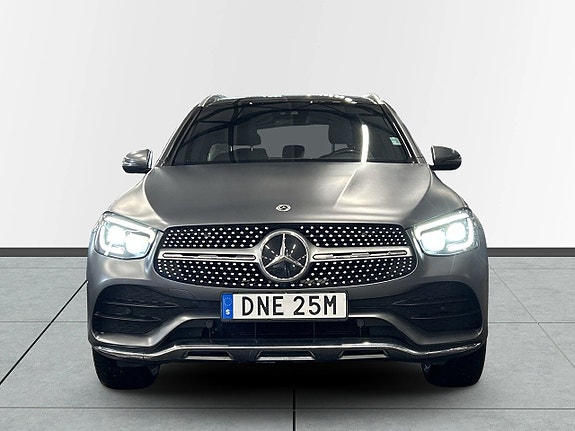 Mercedes-Benz GLC300 e 2 of 19