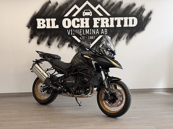 QJ Motor SRT 900 SX fullt utrustad