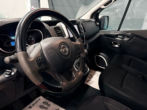 Opel Vivaro 10 of 11