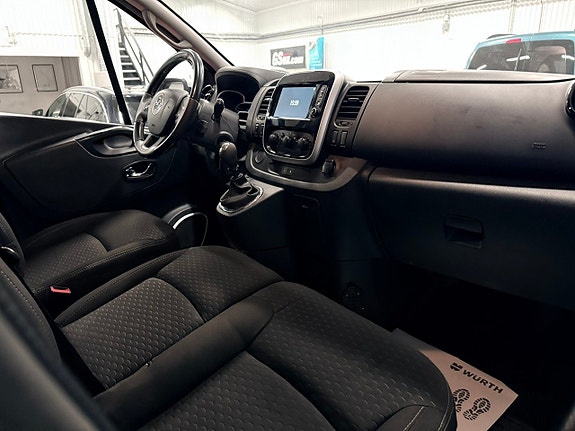 Opel Vivaro 9 of 11